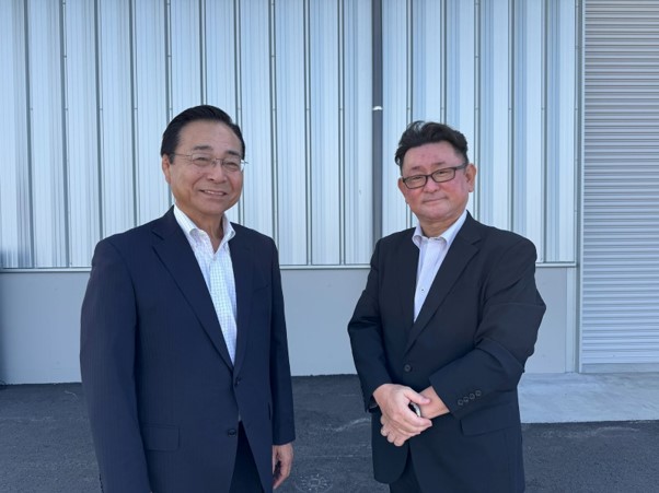 武田架設さんインタビュー写真 左:シブヤ建設工業 営業担当 中村 右:武田架設工業 武田社長